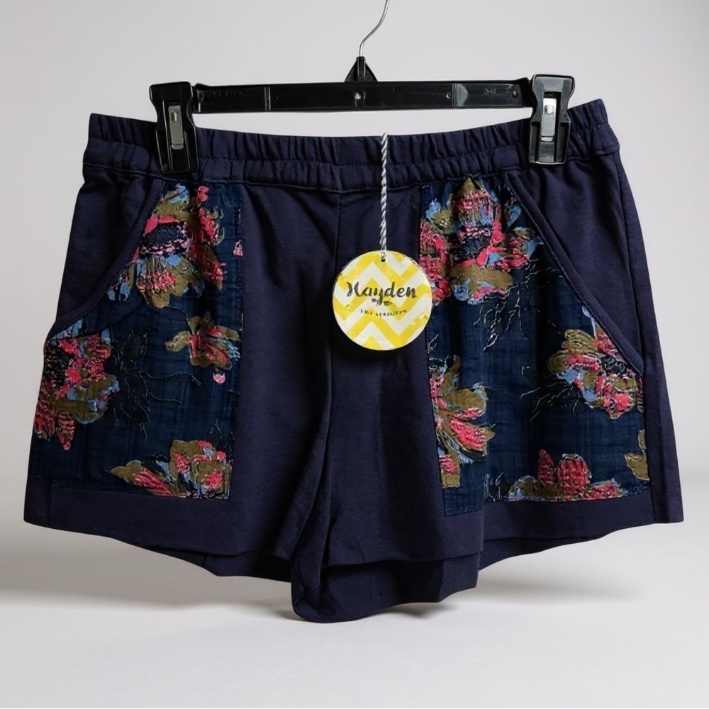 NWT!  Hayden Navy Floral Women's‎ Shorts Size S